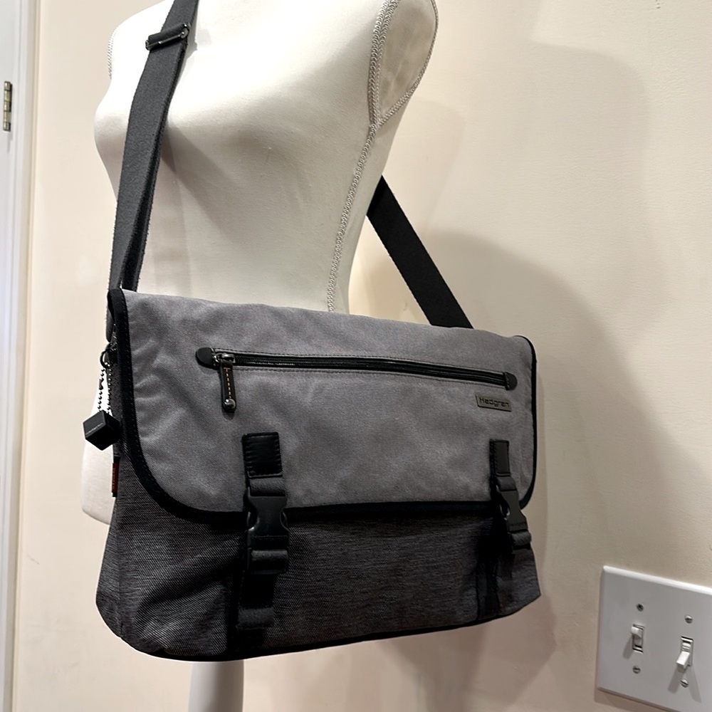 Hedgren Shoulder Bag, gray with black trim